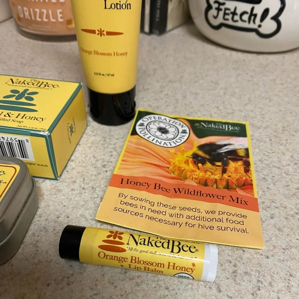 The Naked Bee Bath & Body Gift Set | Honey & Oatmeal Skincare Bundle | NWT